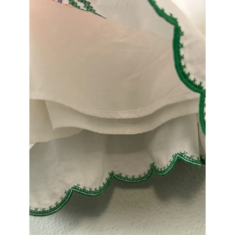 J. Marie Tessie Shorts Embroidered Cross-Stitch Floral Parrot Scallop Trim L NEW - Picture 9 of 14